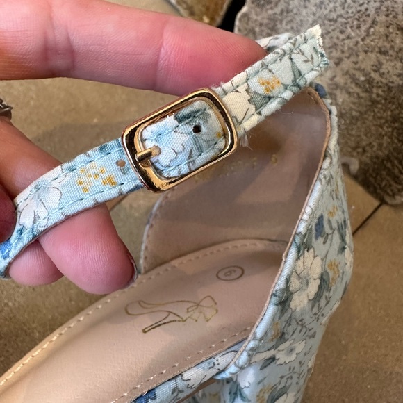 Perphy Floral Printed Open Toe Ankle Strap Chunky Heel Sandals - Picture 7 of 9